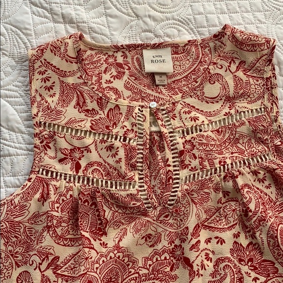 Sleeveless dress shirt. - Picture 4 of 5